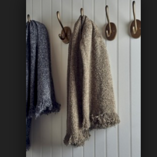 Brentwood Boucle Throw braun