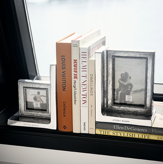 Making Memories Book Stand