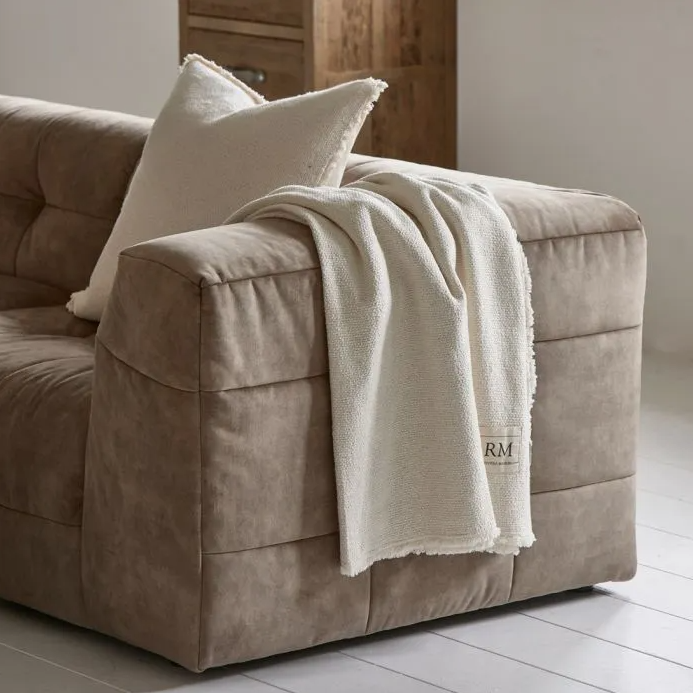 RM Throw whisper white 170x130